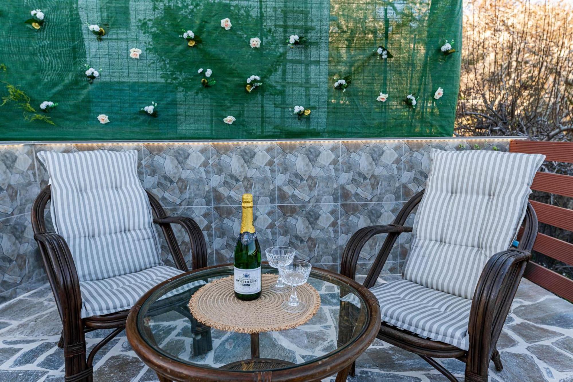 Aperanto Galazio Apartment アルハンゲロス エクステリア 写真